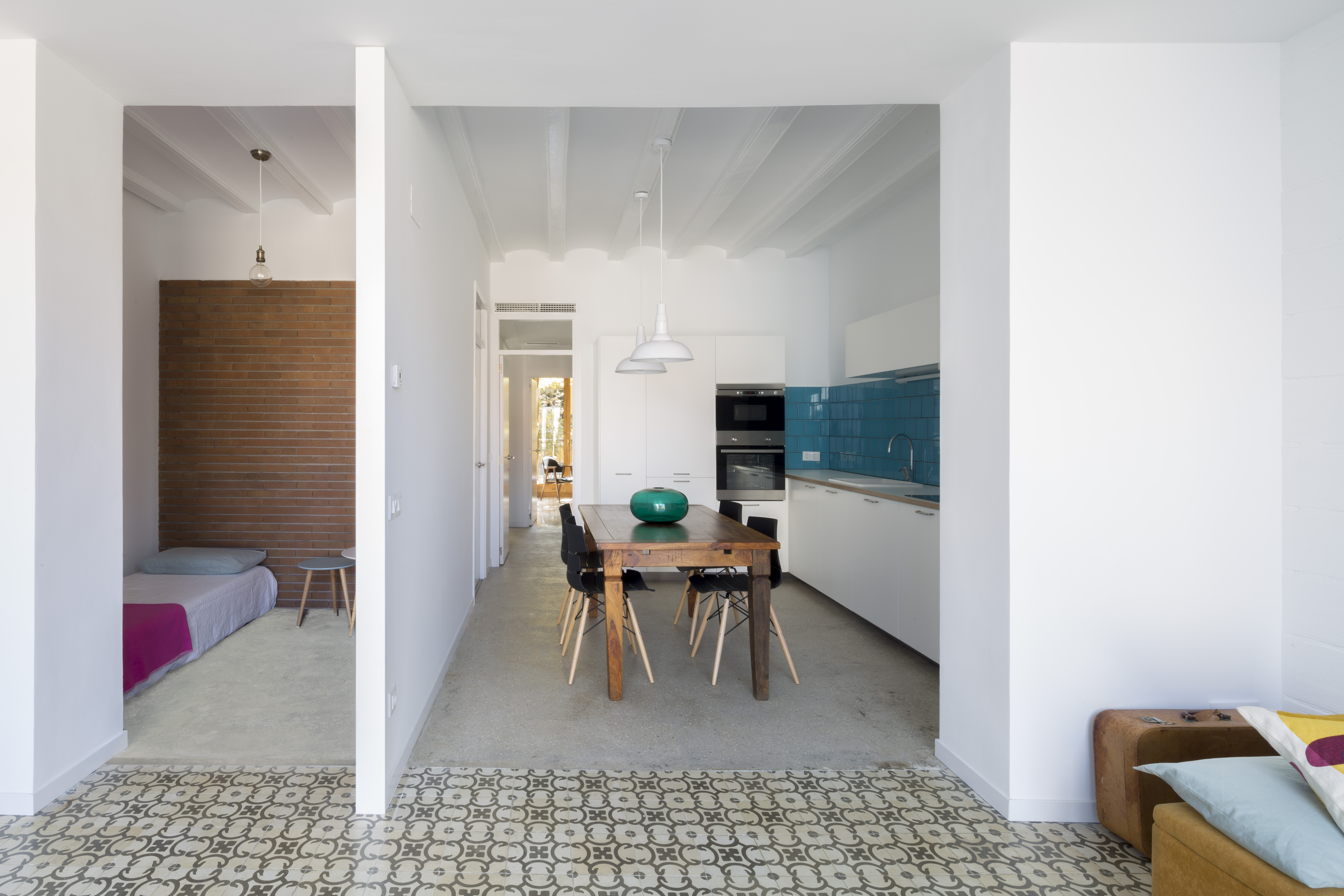 翻新公寓诠释“床与蓝色”的设计哲学-9