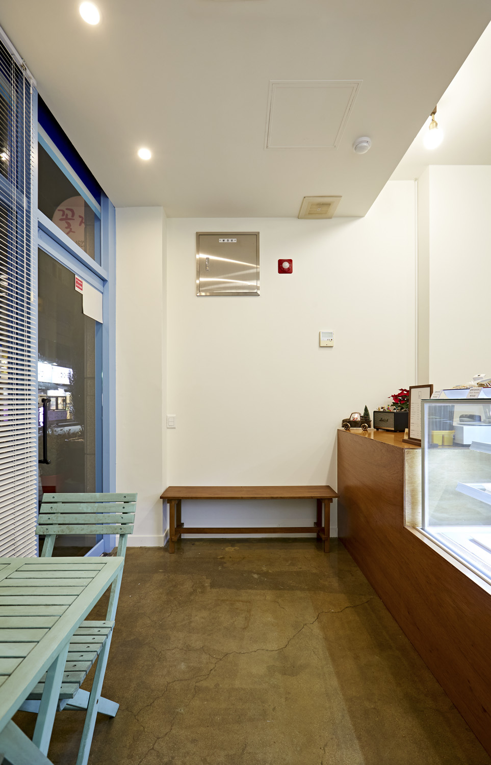 极简风 7 坪咖啡店，小巧精致的空间艺术-10