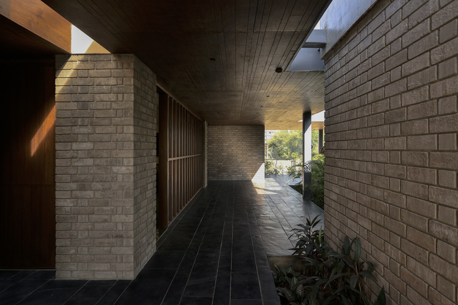 几堵墙和一间屋顶办公室丨inpractice-11