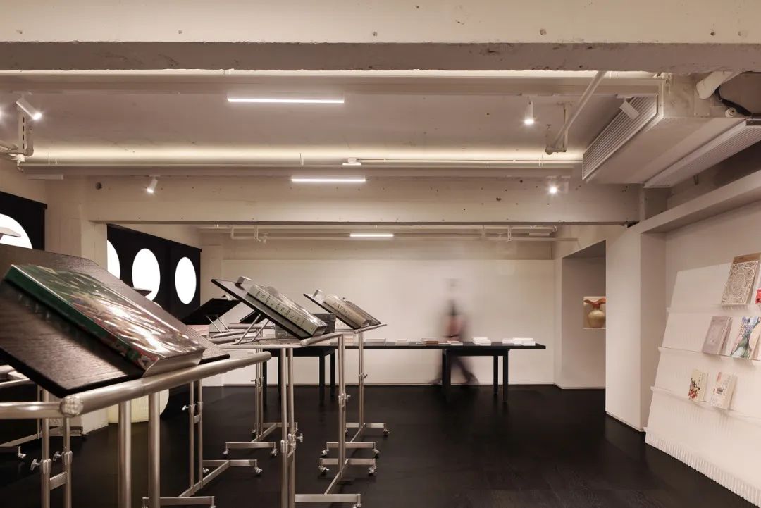 百新书局(上海福州路店)丨中国上海丨BobChen Design Office-86