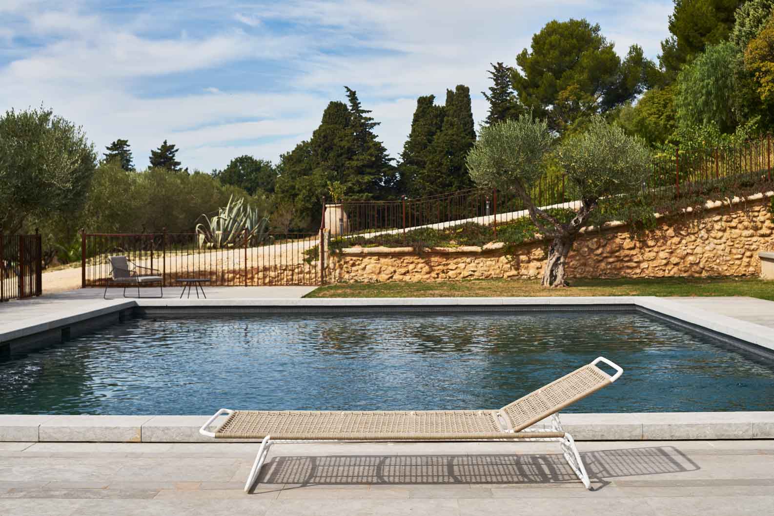 桑杜尔（注：通常为人名或地名等特定名称，根据实际语境可能会有所不同） -16