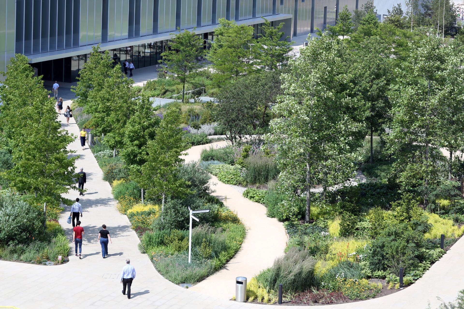 天空英国总部 | 绿色生态的办公环境-0