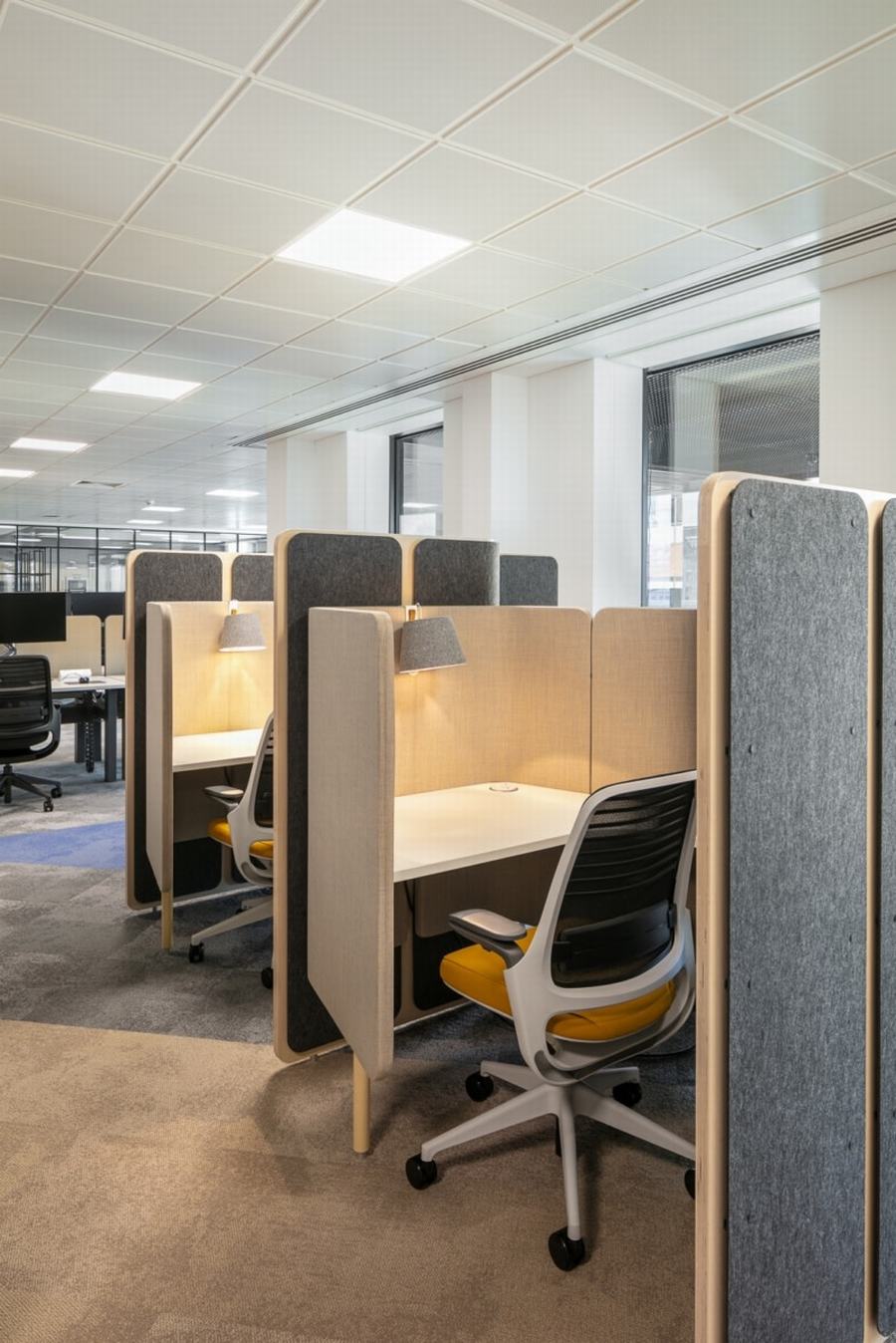 办公室采用了大胆的色彩和动态的家具解决方案 - 米尚丽零售设计网 MISUNLY- 美好品牌店铺空间发现者-7