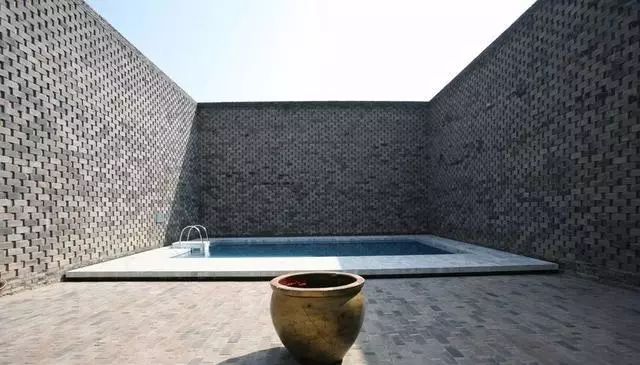 美剧《摩登家庭》里没人要的豪宅，竟然是这位世界级知名建筑师的家！儿子还是当红小鲜肉！-225