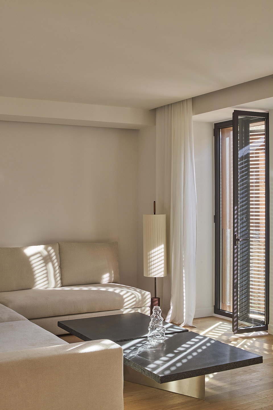 巴塞罗那 Ausiàs March 住宅楼改造 | 向光线致敬的现代建筑立面-38