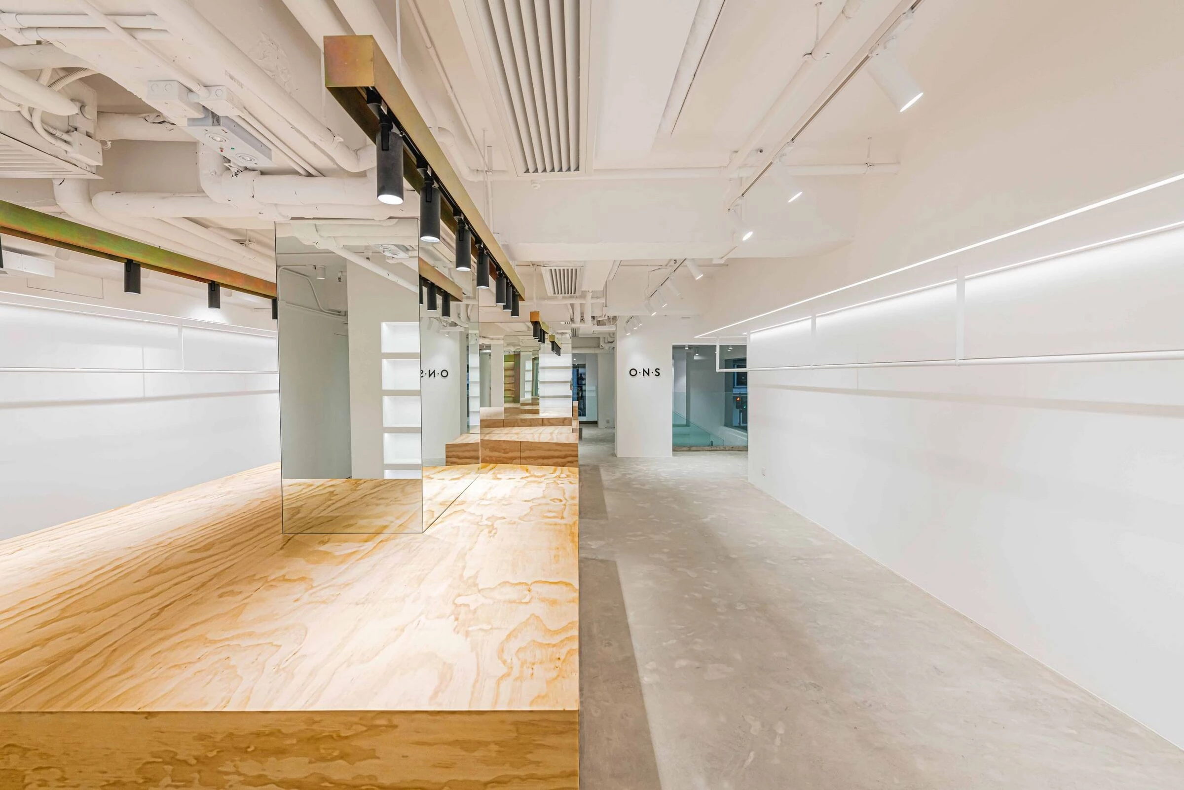 香港 Kapok Victoria Park 概念店丨中国香港丨COLLECTIVE-13