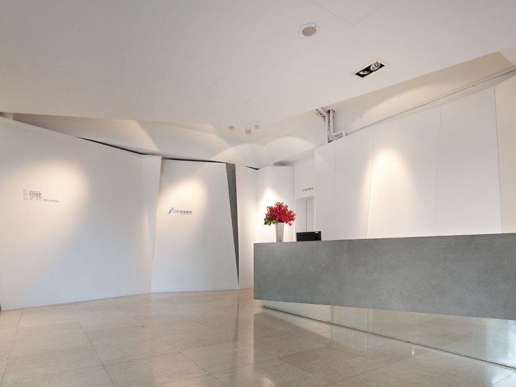 个人收集一些白色简约办公室案例-17