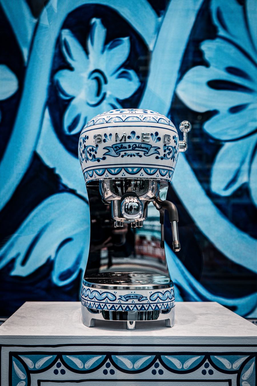 Smeg x Dolce & Gabbana推出最新合作:蓝色地中海 - 米尚丽零售设计网 MISUNLY- 美好品牌店铺空间发现者-2