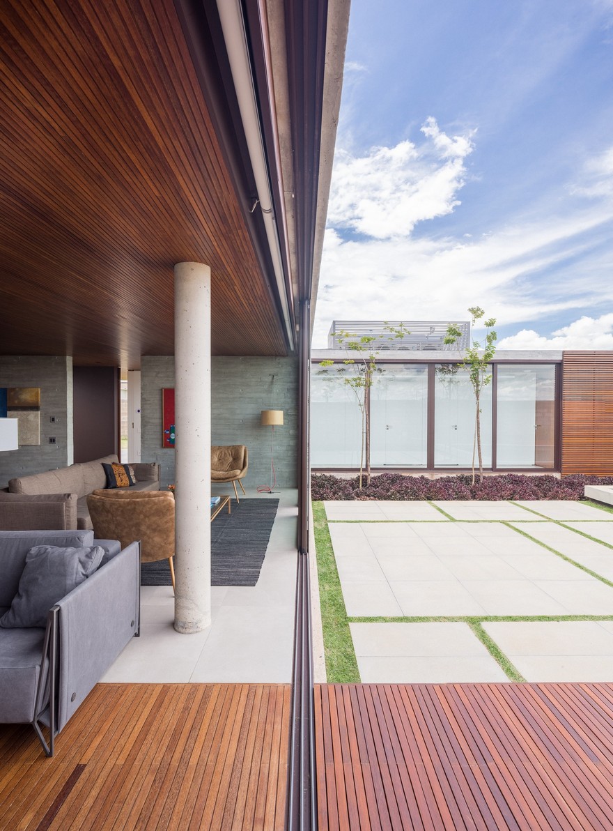 One Level Concrete House Providing Spaces for Leisure and Socializing-12