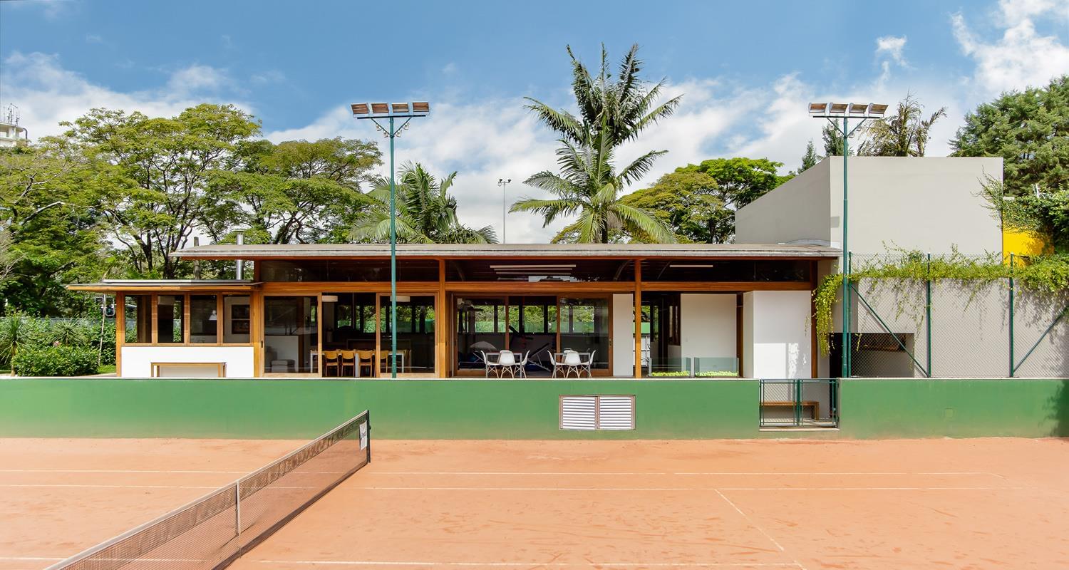 巴西 Sakh Club | 木质与玻璃的完美融合，打造温馨运动空间-3