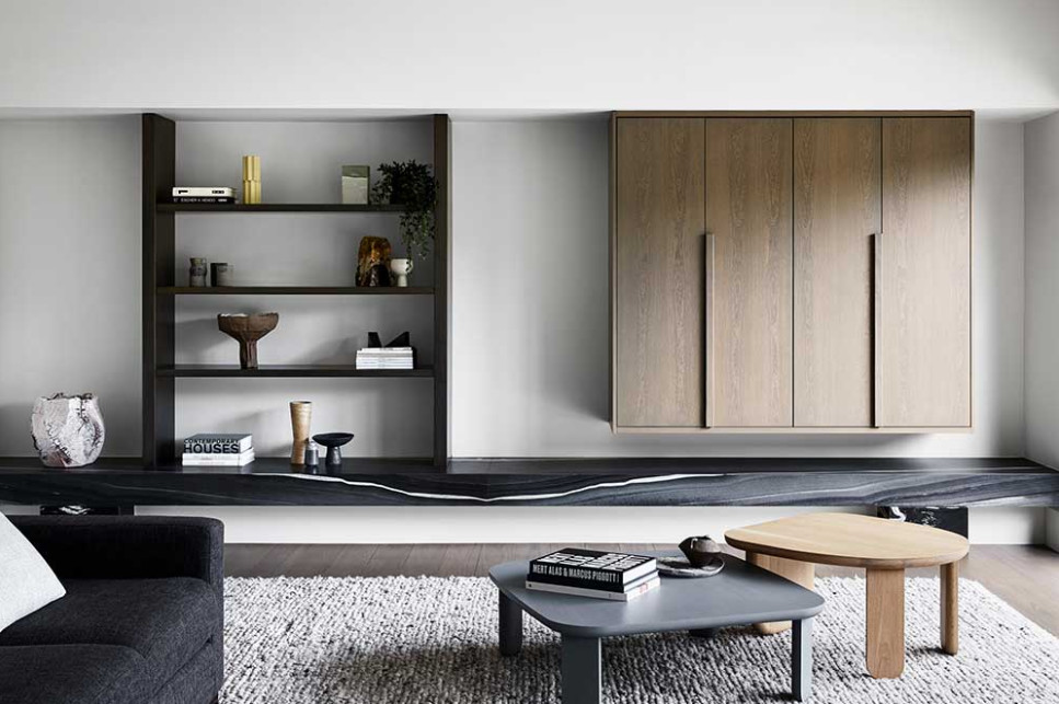 金色的;金黄色的;金的;金制的-70