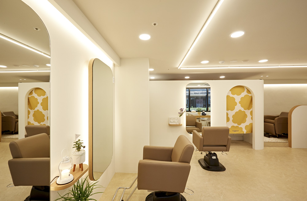 12 平米美妆室的现代白色风格设计-7