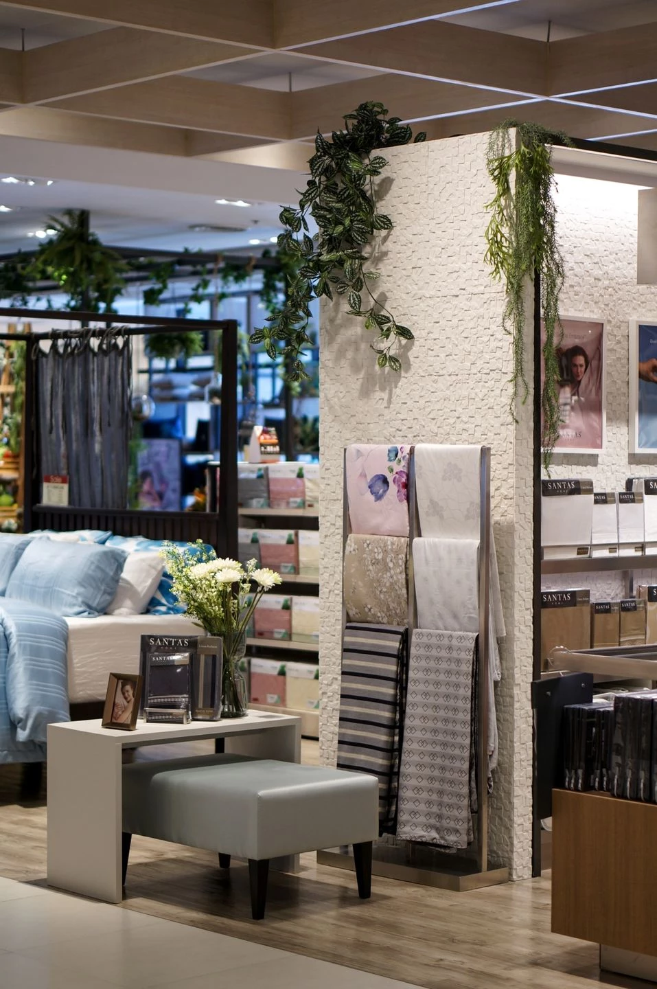 温馨时尚的床品店设计-15