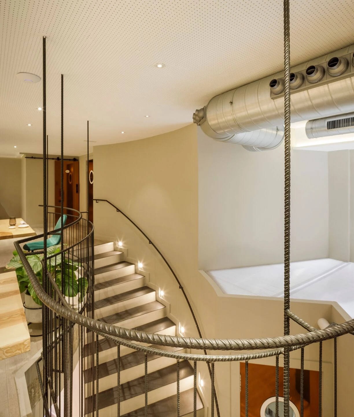 预算问题变成设计优势，打造原生态工业风格餐厅-29