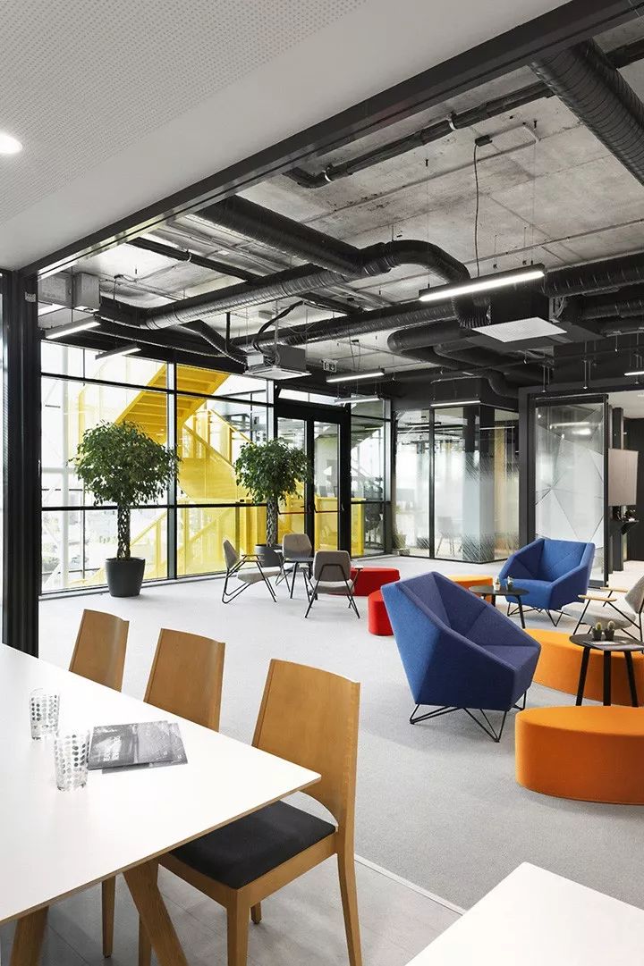 Milestone Systems 索非亚办公室——对称布局中的空间多变性-2