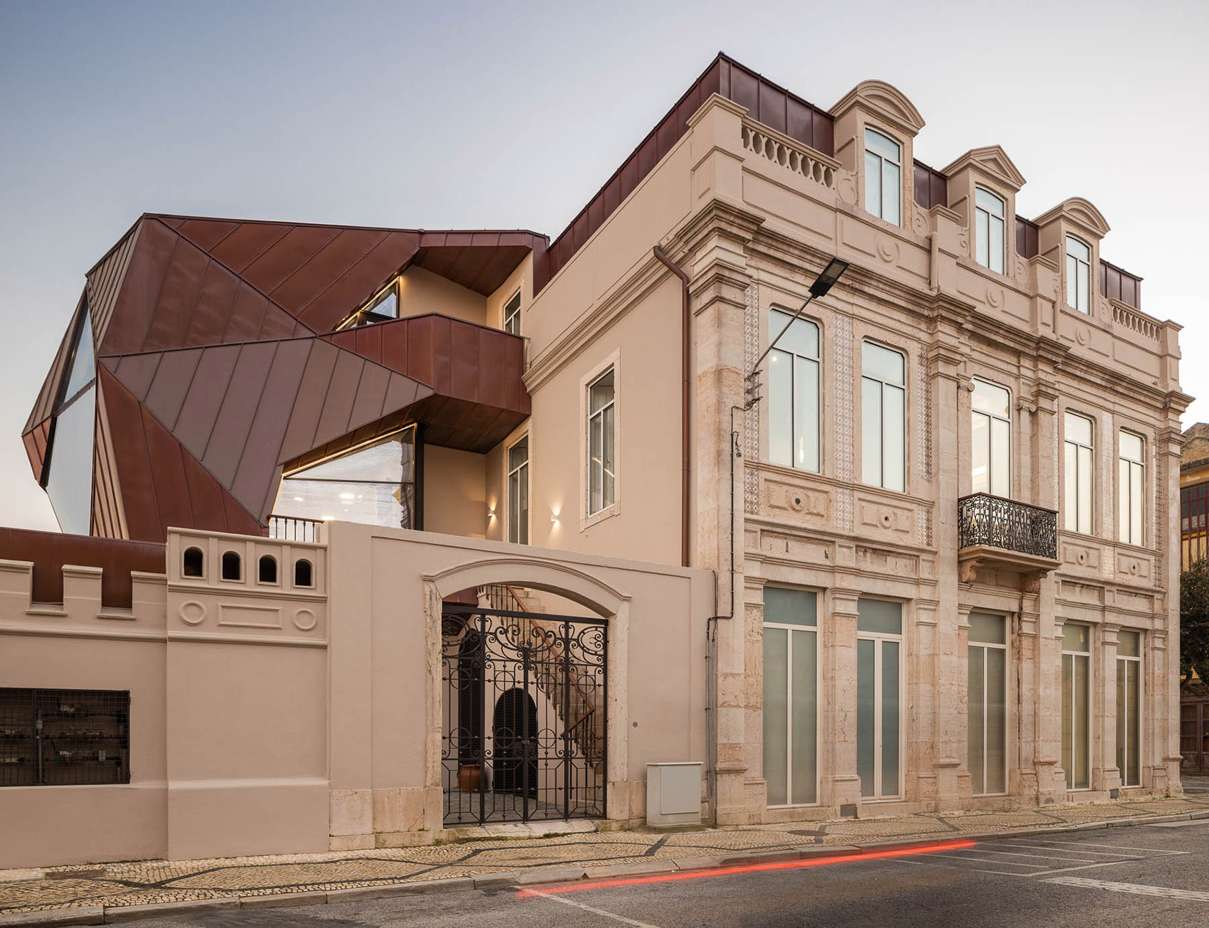 葡萄牙百年的老宅改造的办公楼丨danielmsantos,eng + arq 事务所-19