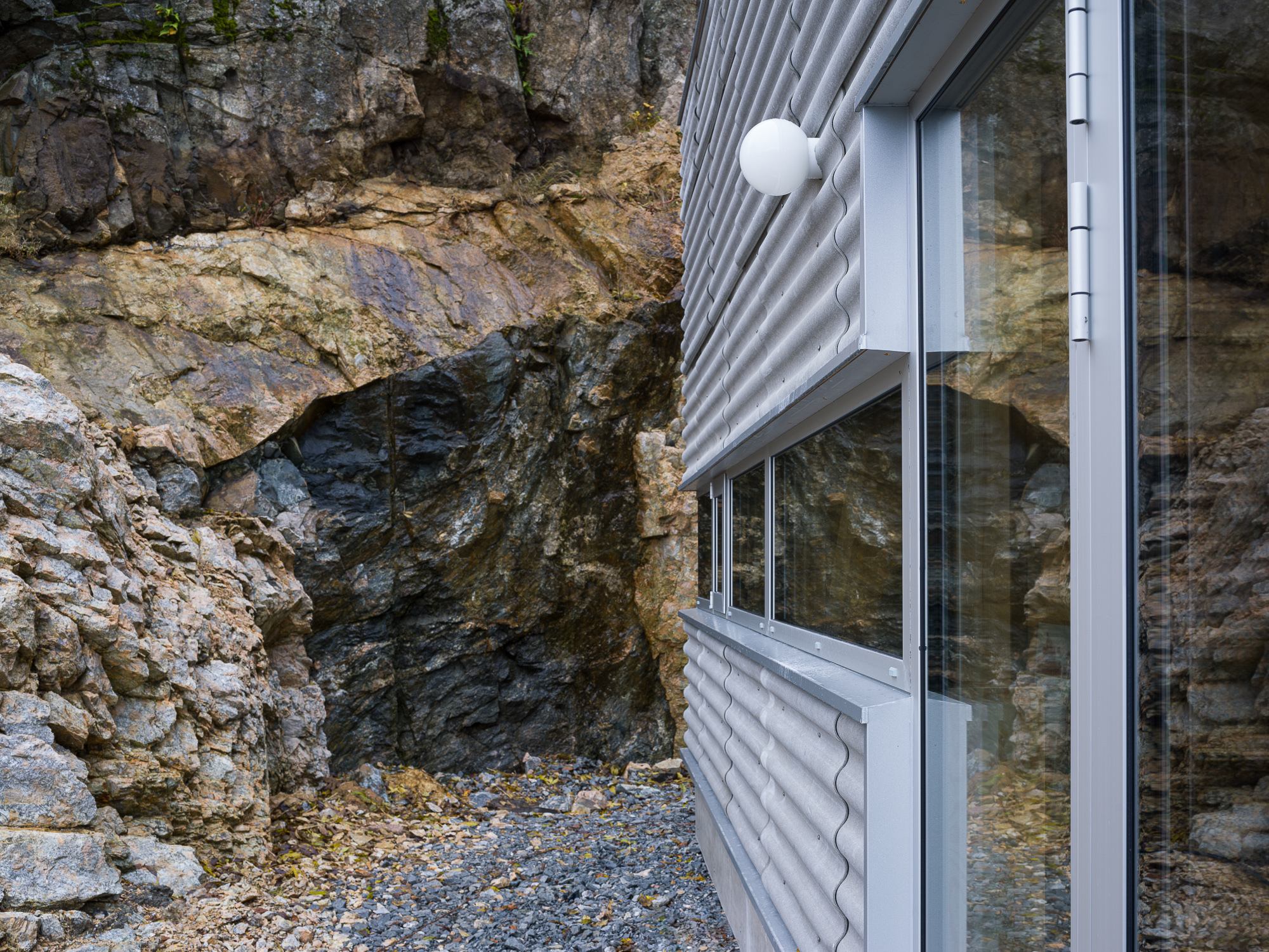 挪威别墅设计，岩石与玻璃的现代演绎-17