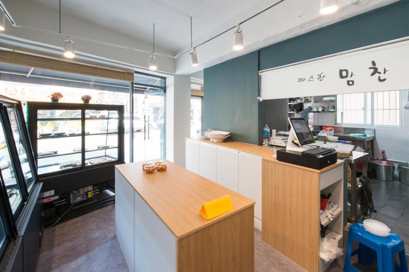 温馨舒适 12 平米半开放式咖啡厅设计-3