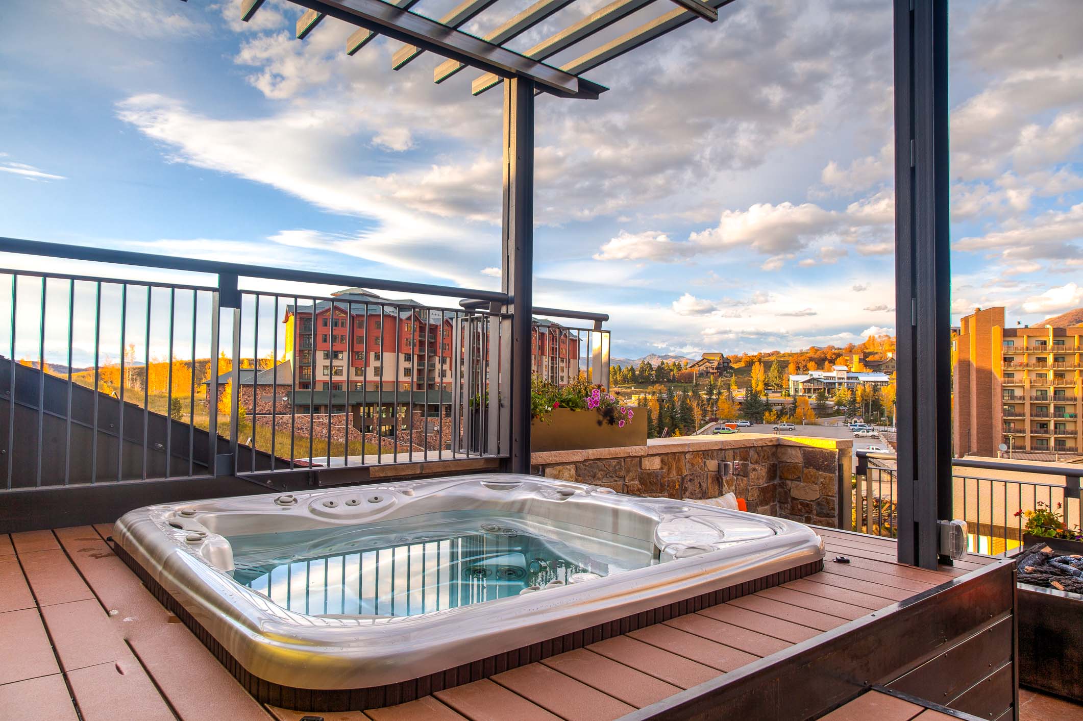 垂直艺术建筑打造四季皆宜的滑雪胜地顶层露台设计-19