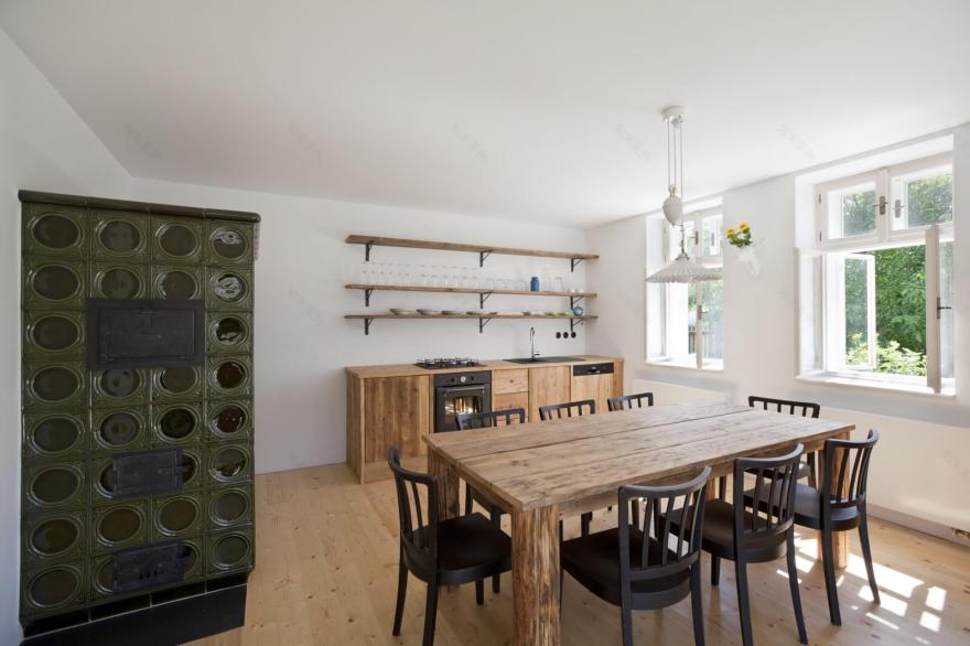 捷克Mladotice乡村老木屋改造项目-31