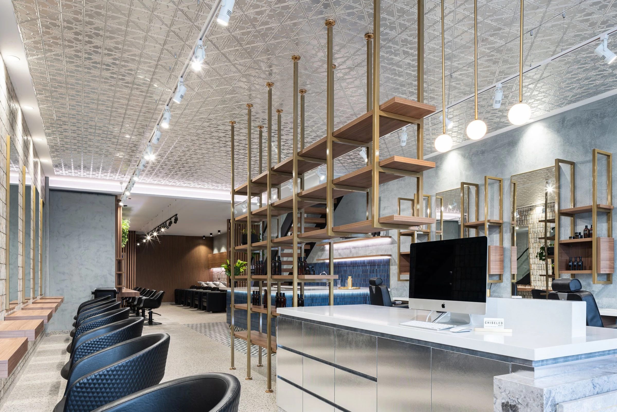 轮廓分明发型沙龙-22