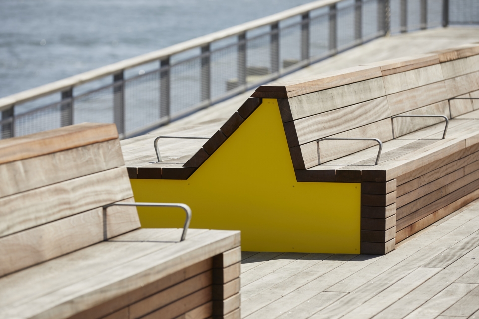 纽约 17 号码头公共空间,巨型玻璃面板系统成亮点-31