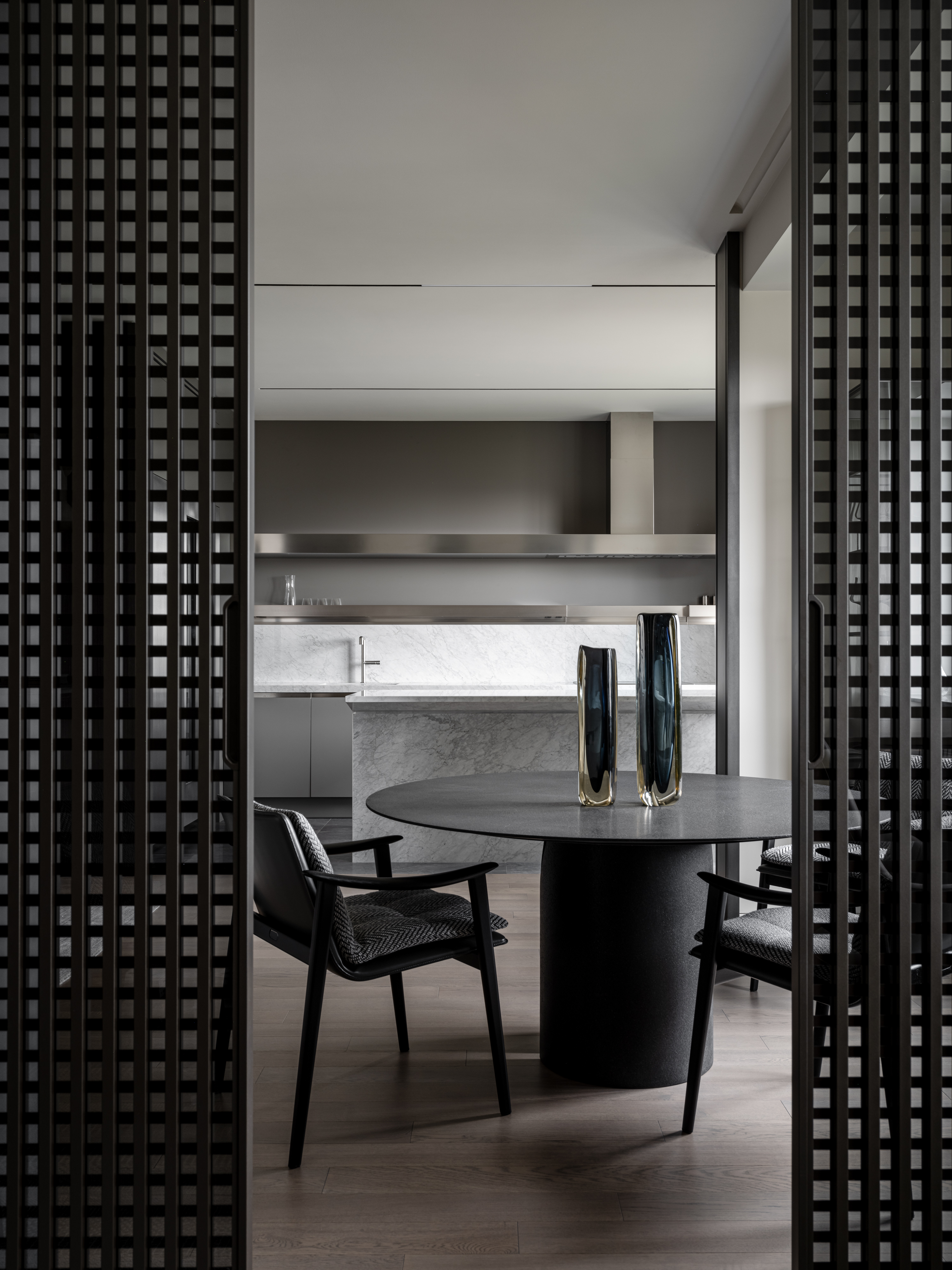 130 平方米深色现代公寓丨斯维特兰娜·李-10