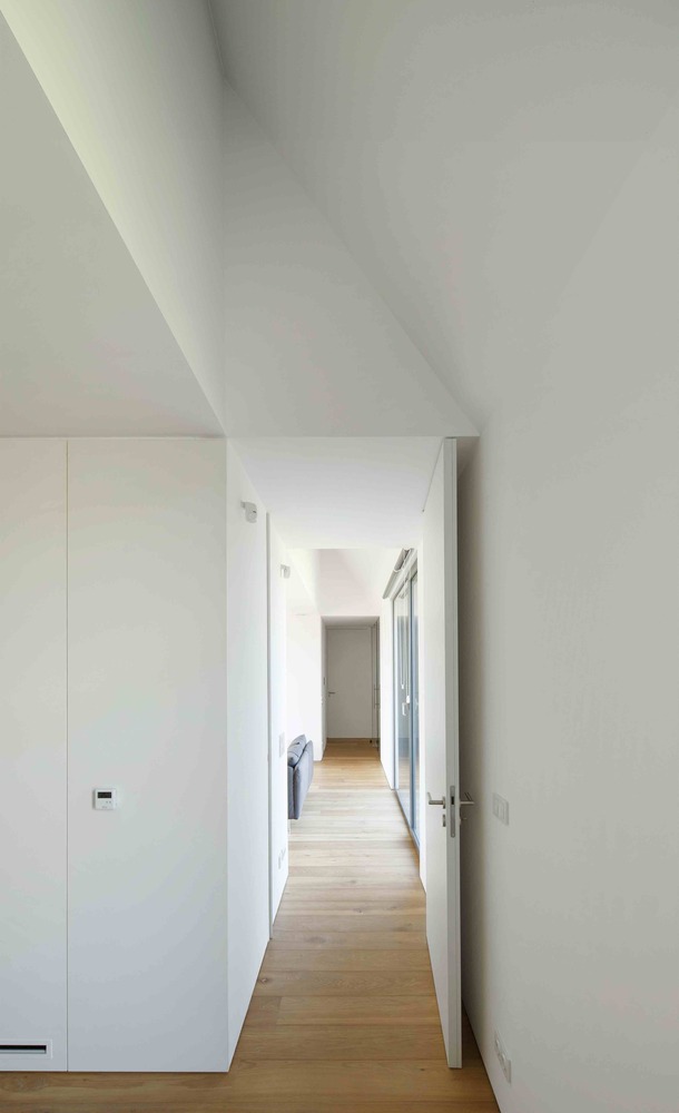 波兰提西郊区的现代农庄风格住宅-58