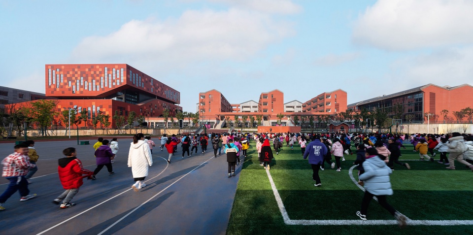 重庆石子山中小学综合体 | 螺旋上升的雕塑感设计-42