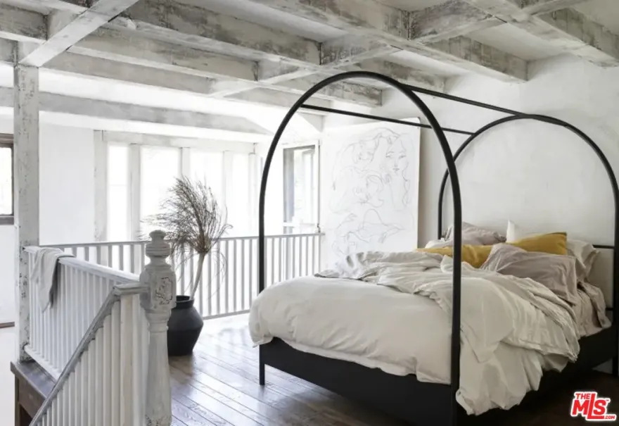 星级设计师的 280m²木质别墅,独特的热带泳池设计-10