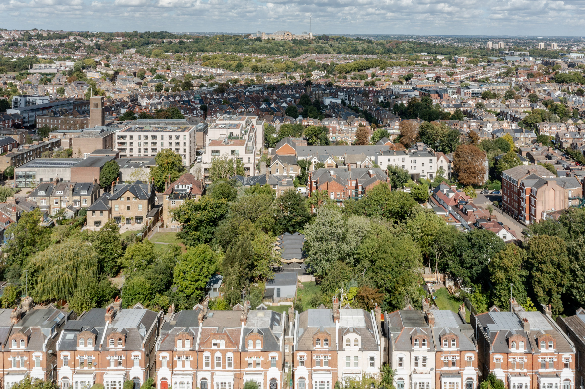 阿伯尔住宅（注：若Arbour为特定人名，这样翻译较合适；若有特殊背景需结合实际判断，若仅按字面可译为凉亭屋 ，这里按可能为人名情况给出此唯一结果） 丨英国伦敦-7