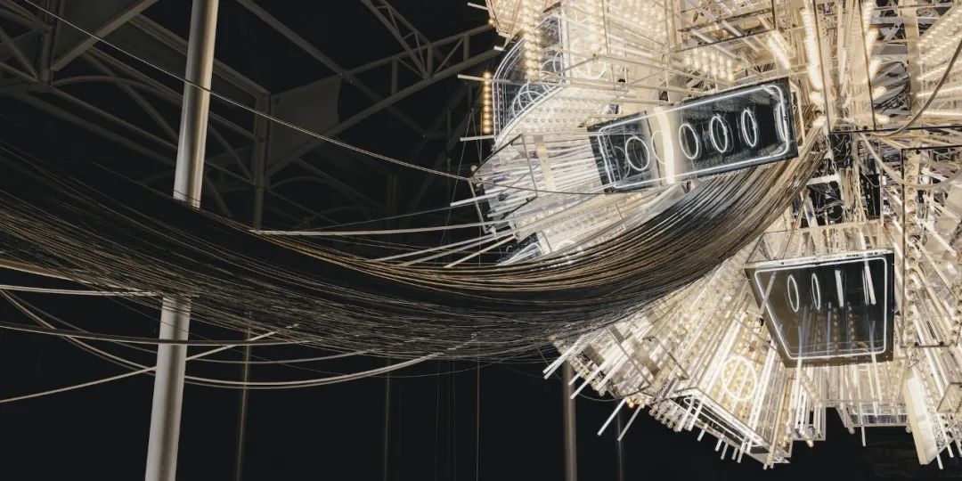 路易威登 AW24 女装系列时装秀丨Philippe Parreno,James Chinlund-11