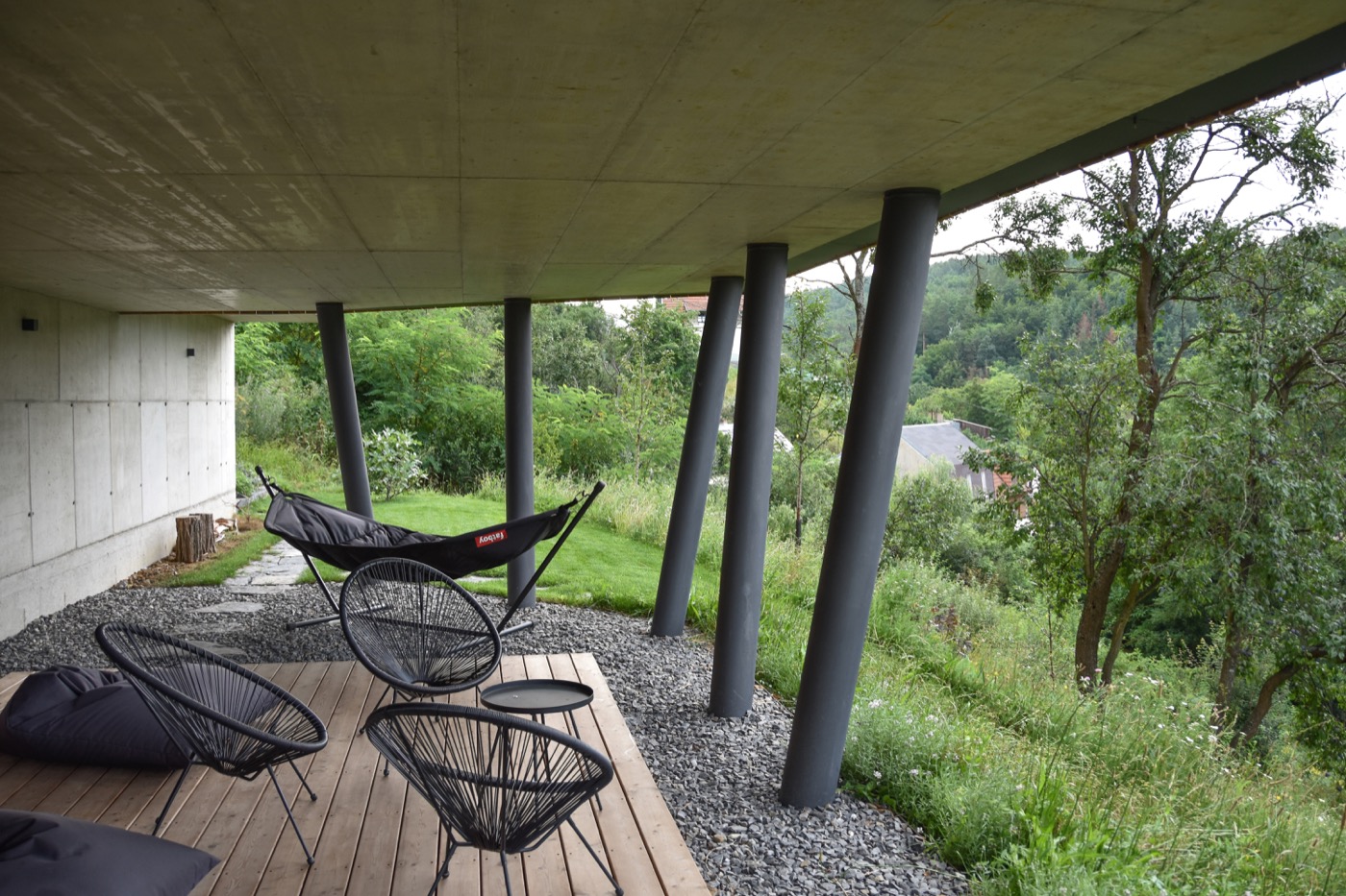 绿色和谐的坡地住宅花园设计丨捷克丨Tomáš Beránek-16