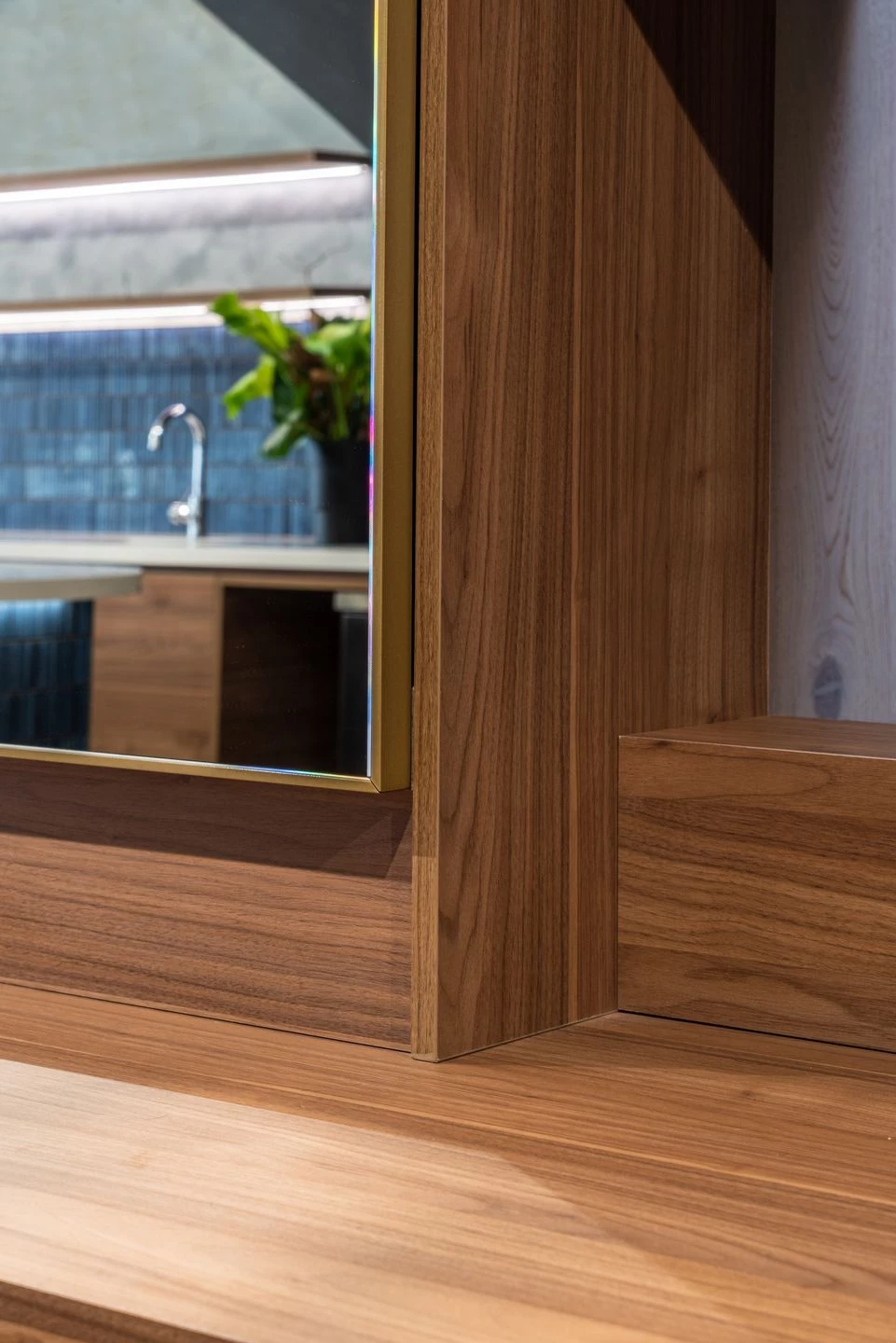 轮廓分明发型沙龙-39