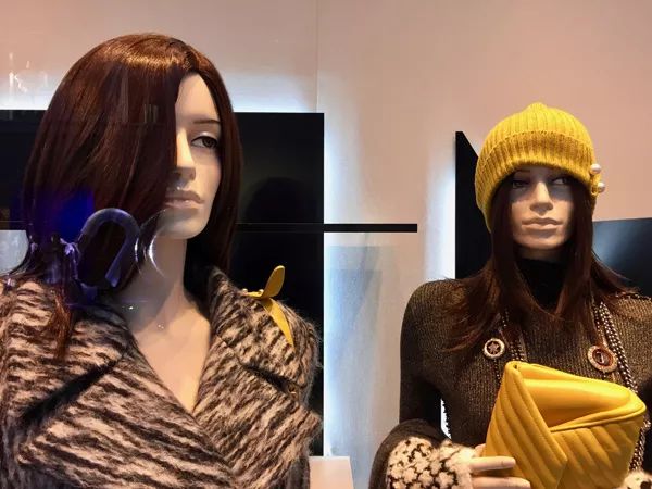 2017年9月伦敦街边秋冬季橱窗设计-39