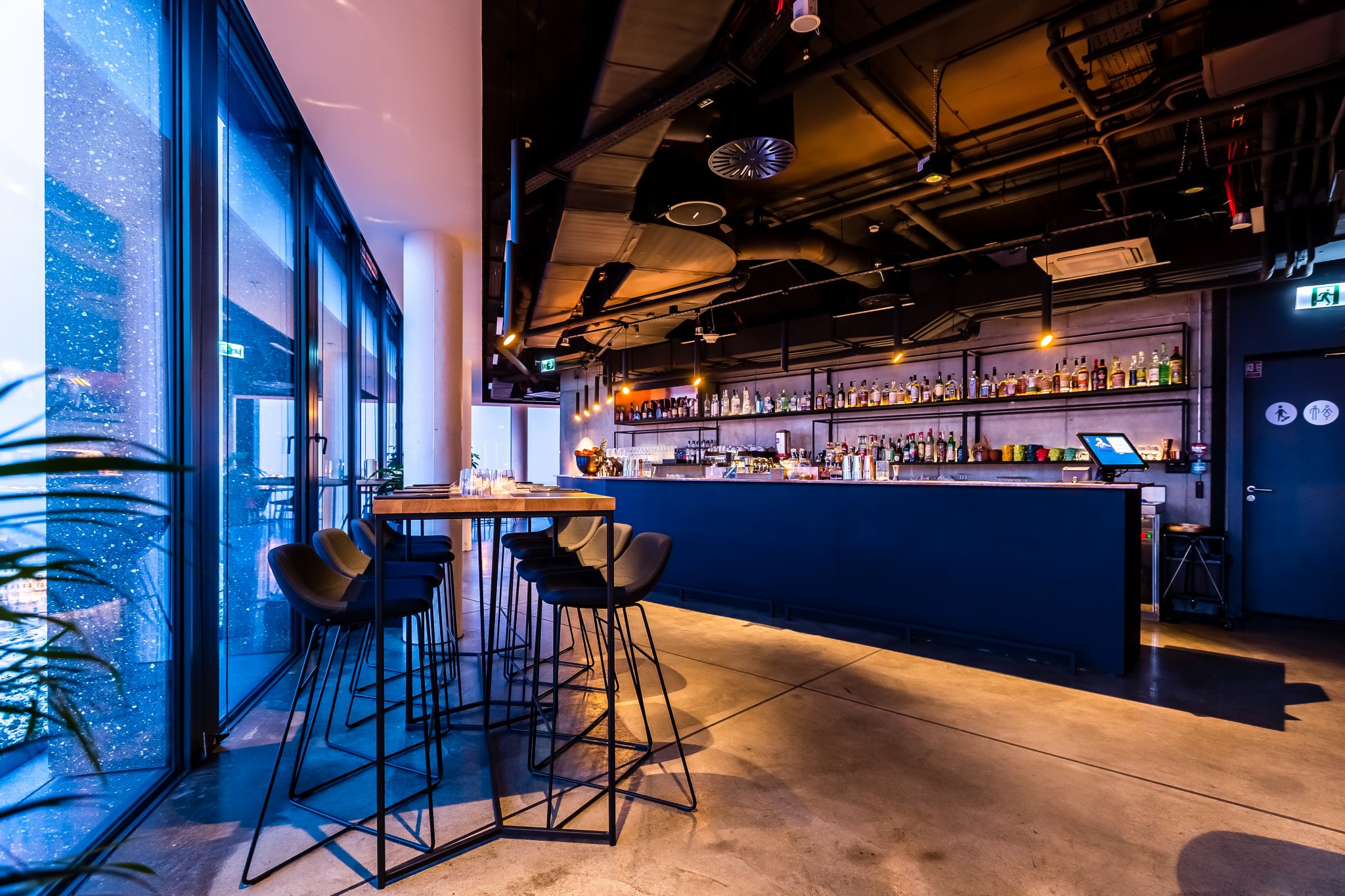 都市之巅 · MUS 餐厅的现代空间设计-5