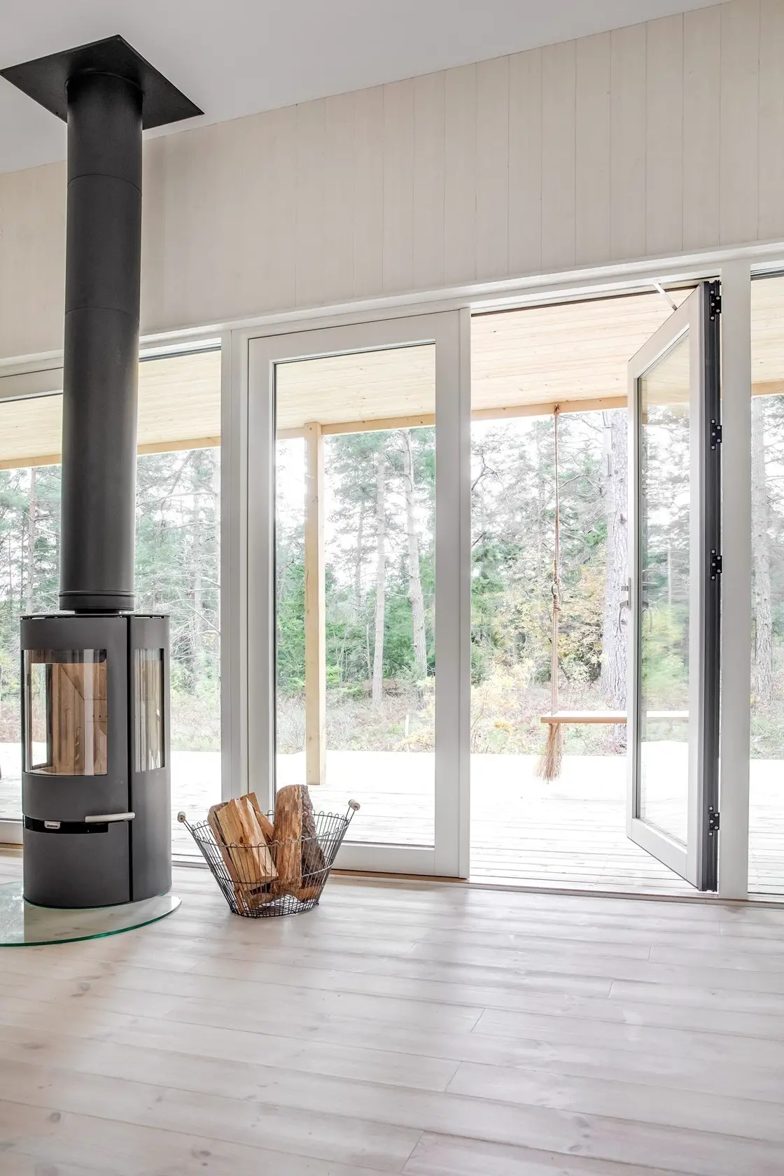 北欧简约风木质海滨别墅-6