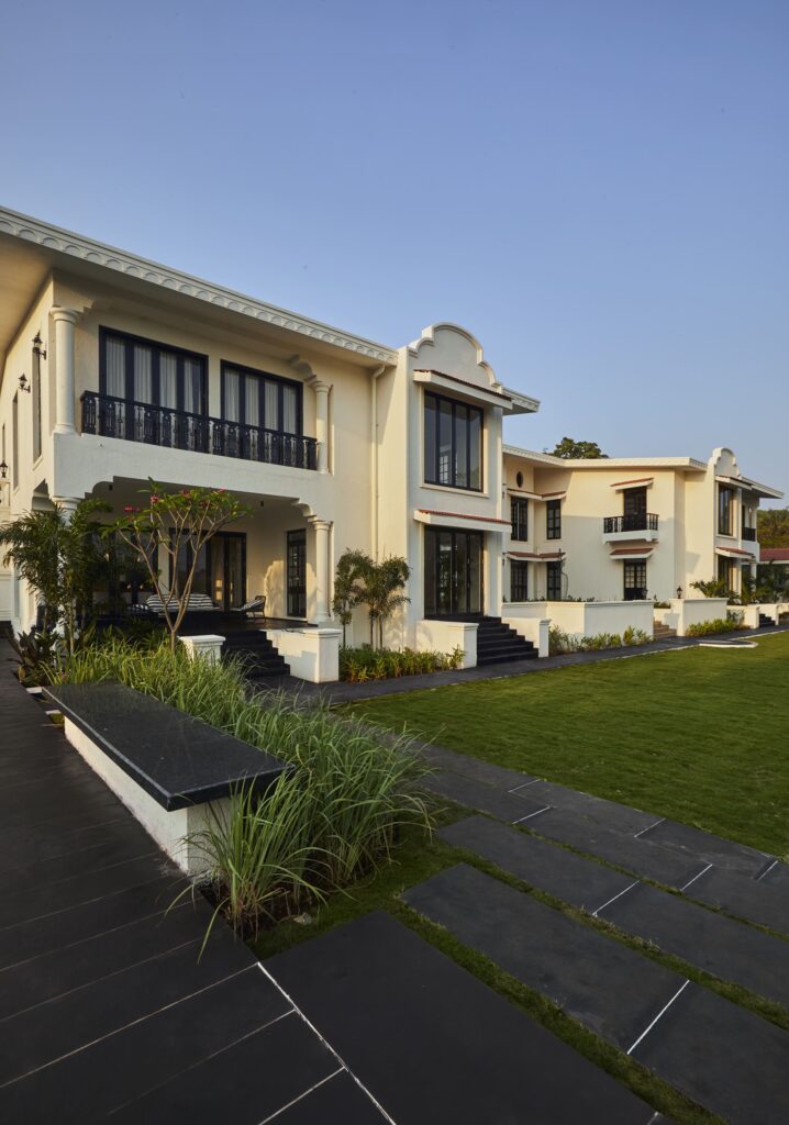 鸡蛋花庄园

注：Frangipani常见指鸡蛋花 ，Estate有庄园、地产等意思，结合语境这里翻译为鸡蛋花庄园较为合适 丨FADD Studio-65