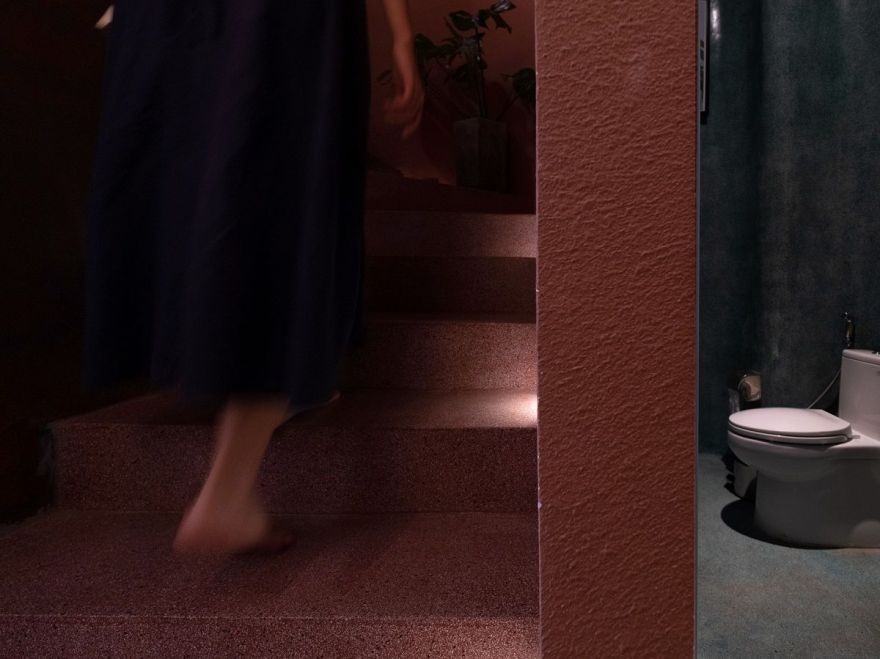 迷你公寓里的 Birmingham 咖啡馆 | 自然光与环保建材的完美融合-23