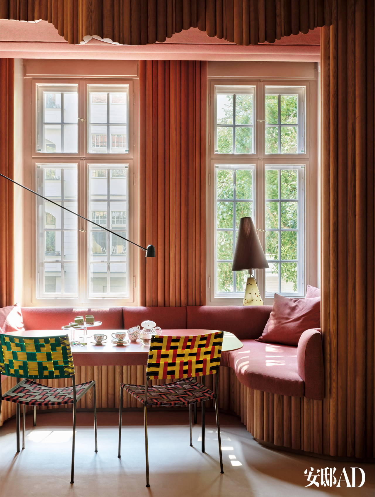 他以鲜明色彩和戏剧性形体，实现家的“宇宙大爆炸”-20