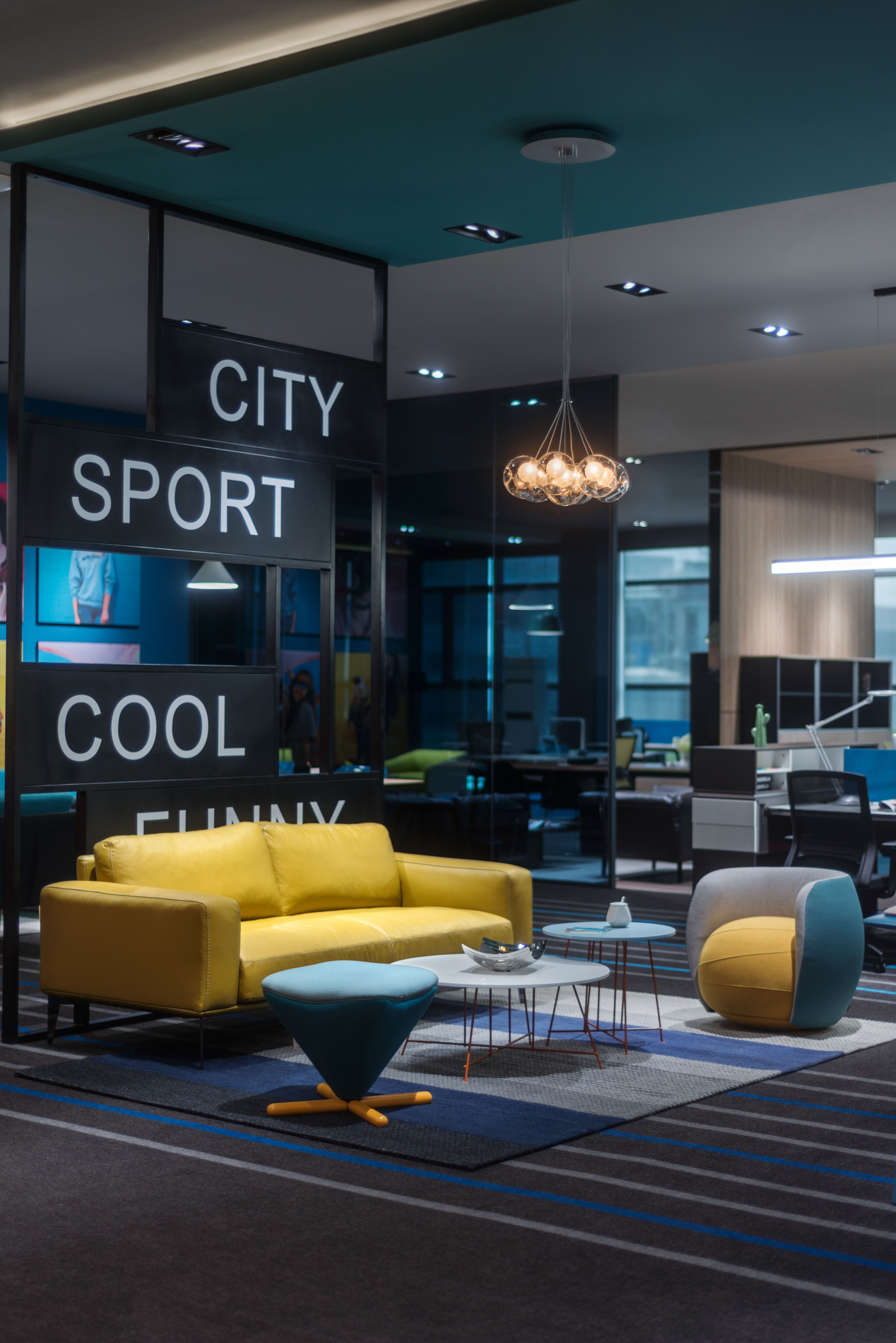 黑色厂房里的红盒子·科尔卡诺杭州办公展厅丨中国杭州丨因未设计-23