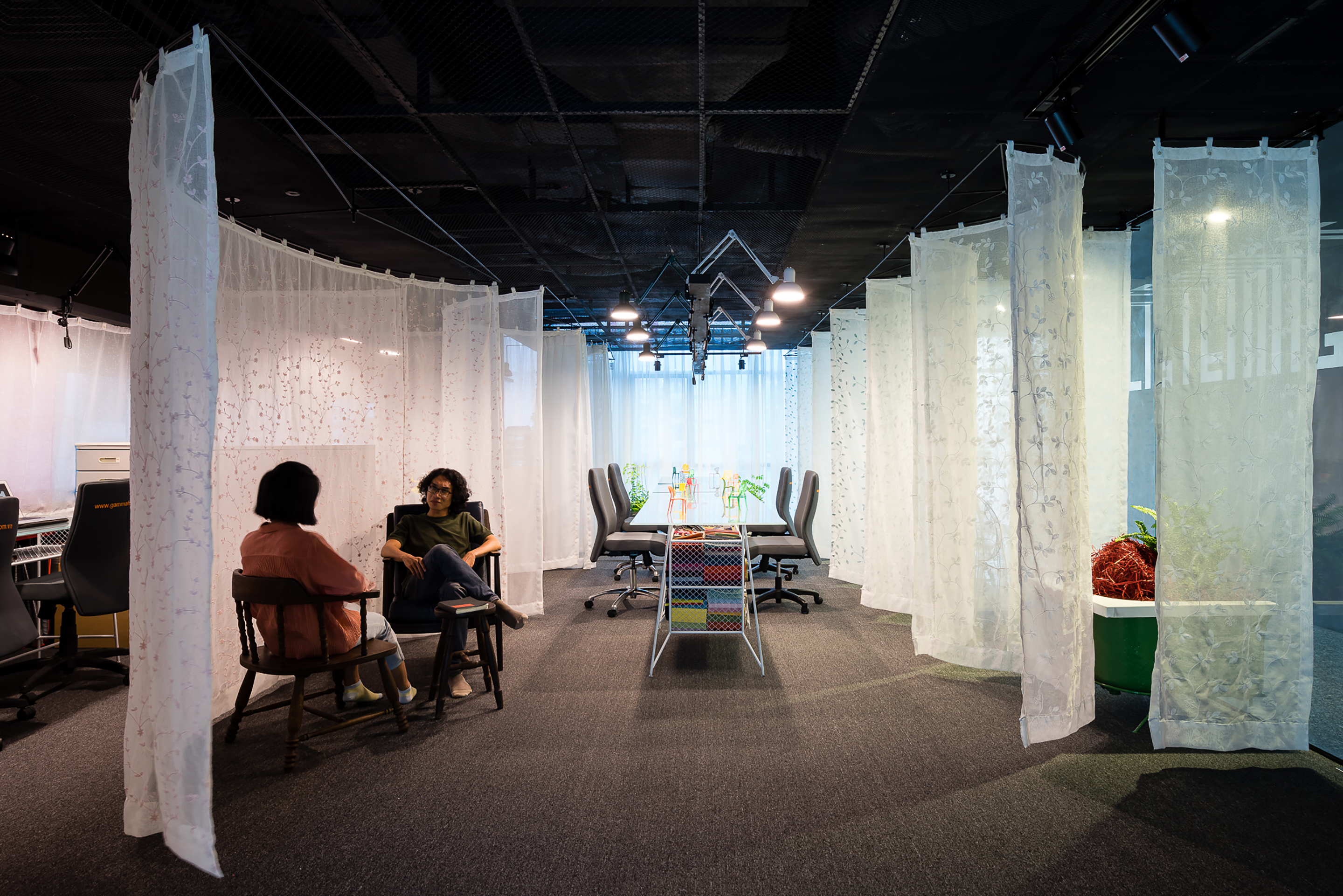 低成本翻新办公室，Gamma 的灵动空间-13