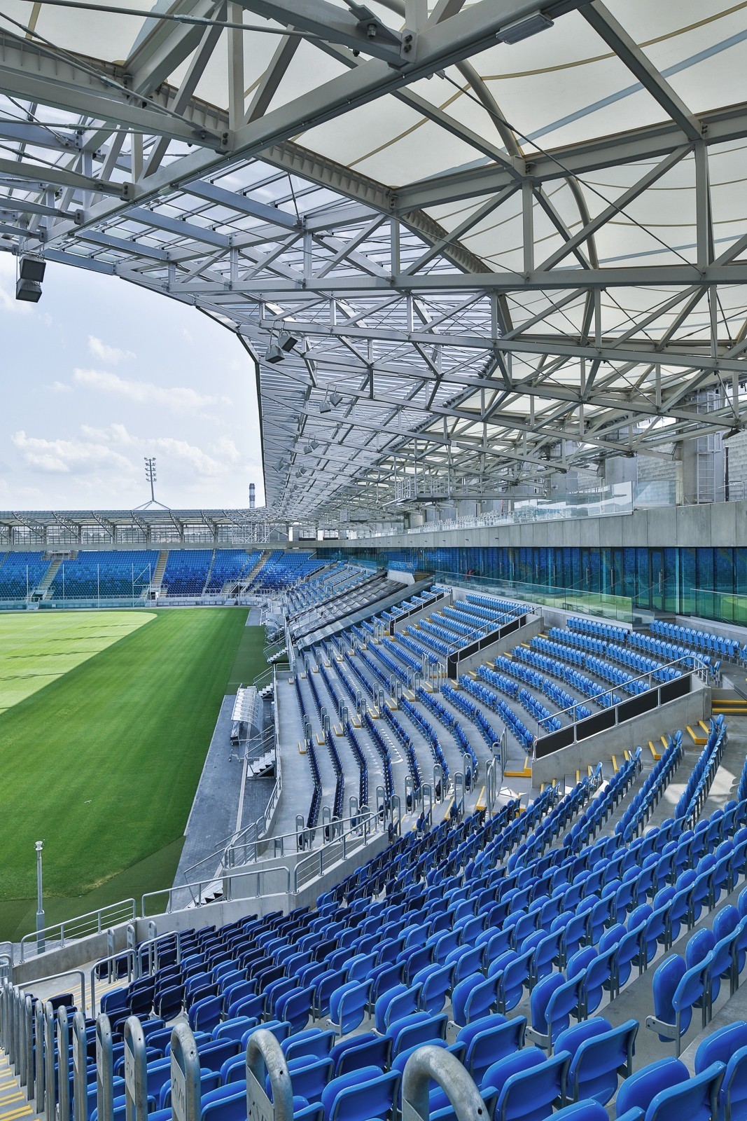 波兰卢布林体育馆,现代功能与视觉冲击的融合-14