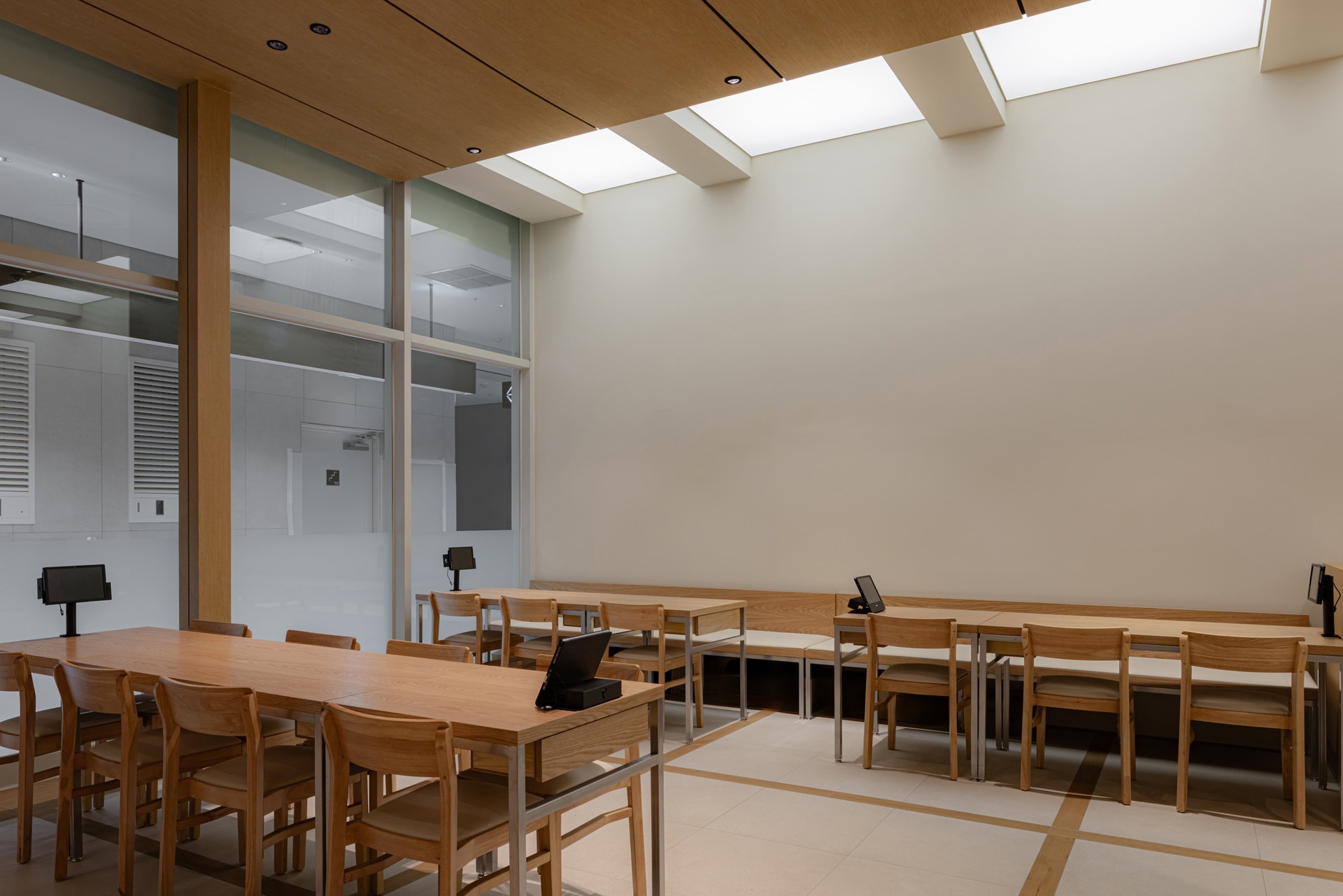 由于Kitsunetei可能是一个特定的名称（如店铺名、人名等），没有通用的对应翻译，无法进行准确翻译 丨Docent Design-12