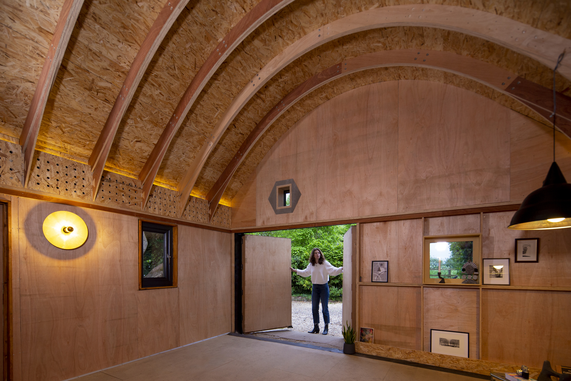 谷仓画廊丨英国丨Boano Prišmontas-19