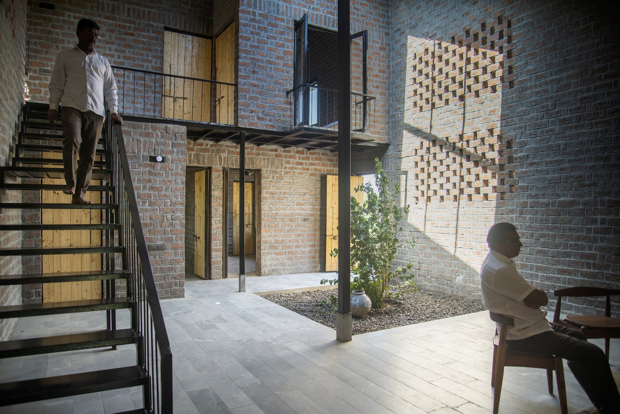 一半即更多 一栋在建房屋丨印度丨Atelier Shantanu Autade,Studioboxx-24