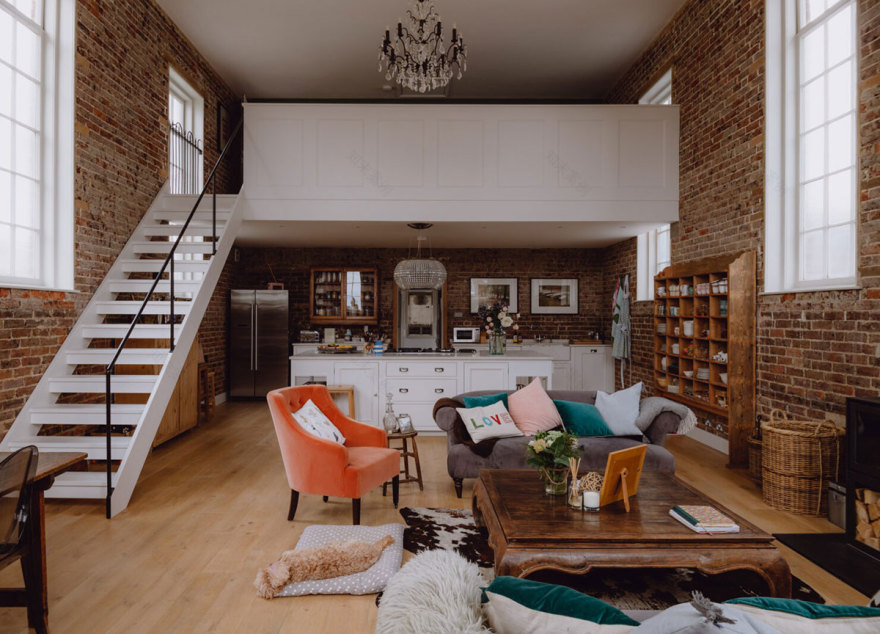 英国肯特郡前洗礼堂的时尚工业风格住宅设计-1