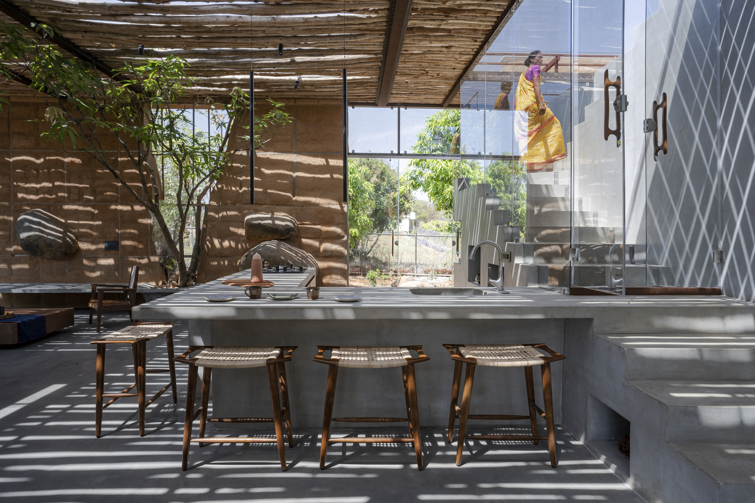 隐于印度荒野的生态友好石墙别墅丨Mitti-14