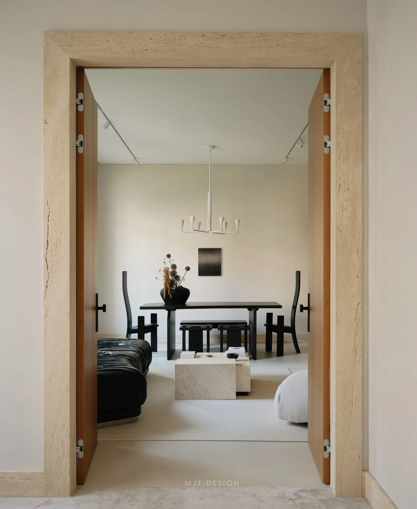 标题68
注:TITUL可能是TÍTULO(西班牙语标题、题目)的拼写错误,按照常见理解进行了翻译 丨俄罗斯莫斯科丨QUADRO ROOM-21