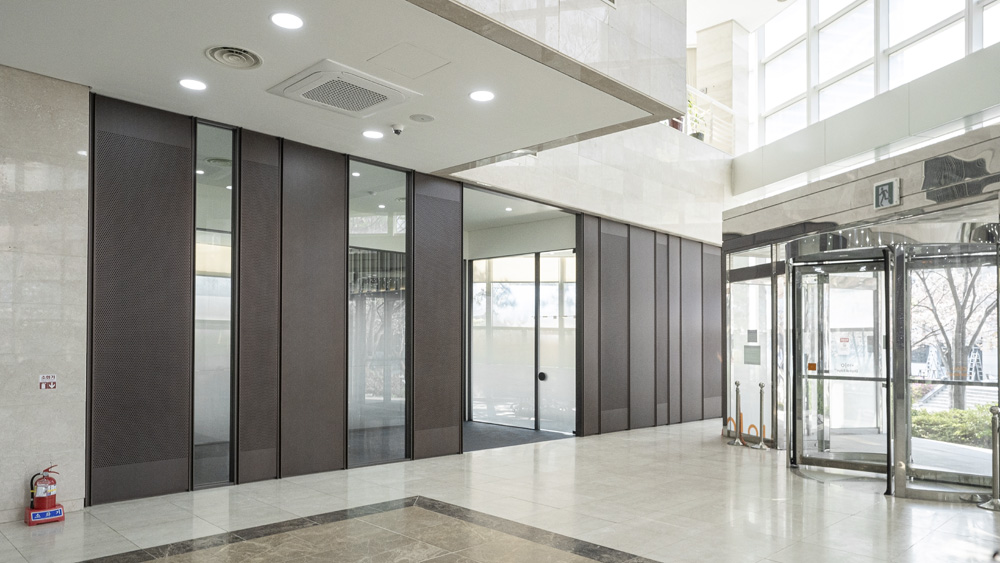 "极简主义的完美呈现 | 100 平米办公室设计"-4